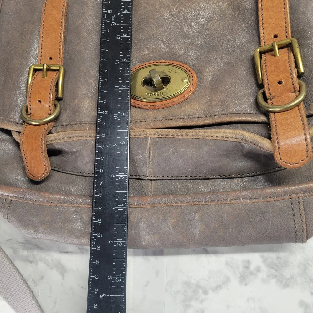Fossil Brown Distressed Leather Messenger Bag Crossbody Satchel Turnlock Vintage